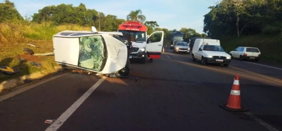 TRÂNSITO: Acidente envolvendo três veículos é registrado no KM 538 da rodovia BR-277 em Ibema.