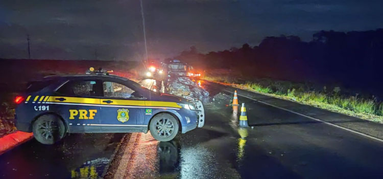 TRÂNSITO: Acidente na BR 373 em Candói, provoca a morte de duas pessoas que viajavam com veículo placas de Quedas do Iguaçu.