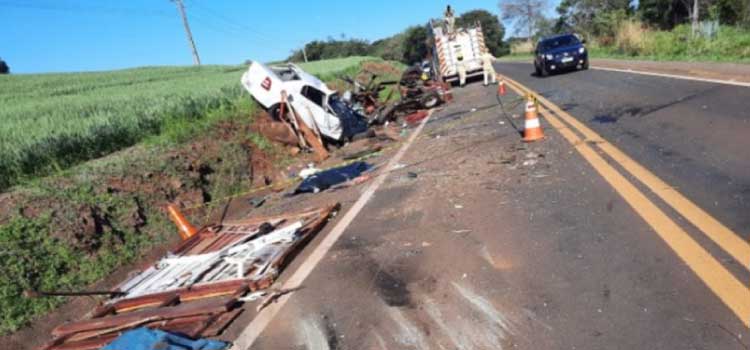 TRÂNSITO: Acidente violento deixa três mortos e quatro feridos na PR-281.