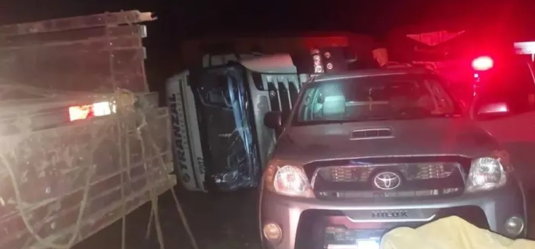 TRÂNSITO: Caminhão com placas de Cascavel se envolve em acidente com cinco veículos na BR 277.