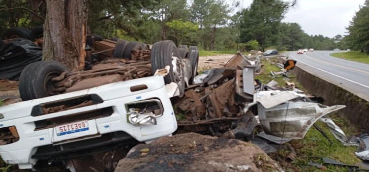 TRÂNSITO: caminhoneiro morre em grave acidente na br-277, em Balsa Nova.