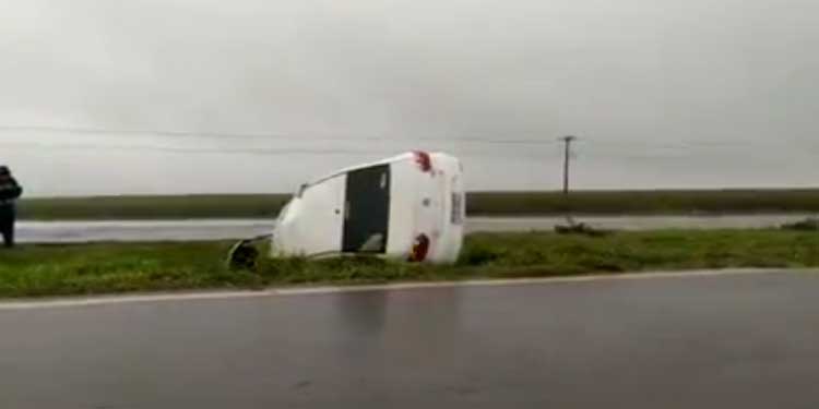 TRÂNSITO: Capotamento é registrado nesta manhã (03) na BR-467, em Cascavel.