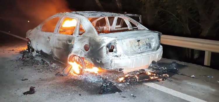 TRÂNSITO: Carro com placas de Cascavel pega fogo na BR-277, em Nova Laranjeiras.