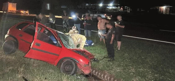 TRÂNSITO: Colisão frontal deixa feridos na BR-277.