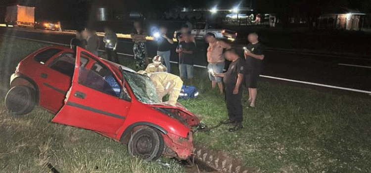 TRÂNSITO: Colisão frontal deixa feridos na BR-277.