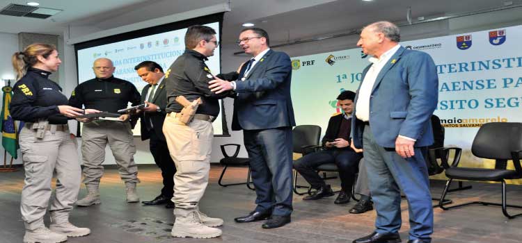 TRÂNSITO: Detran e PRF assinam termo de cooperação para compartilhamento de dados.