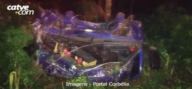 TRÂNSITO: Dois ficam feridos em tombamento de carreta na BR 369.