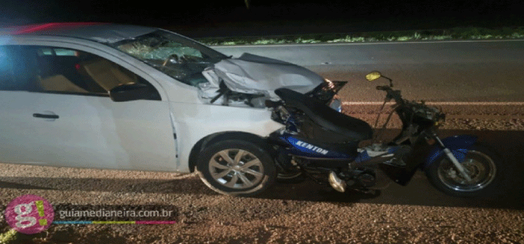 TRÂNSITO: Duas pessoas morrem após carro colidir na traseira de motoneta entre Medianeira e Matelândia.