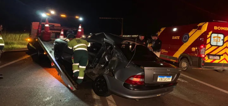 TRÂNSITO: Forte colisão de trânsito na BR-277 deixa motorista em estado grave.