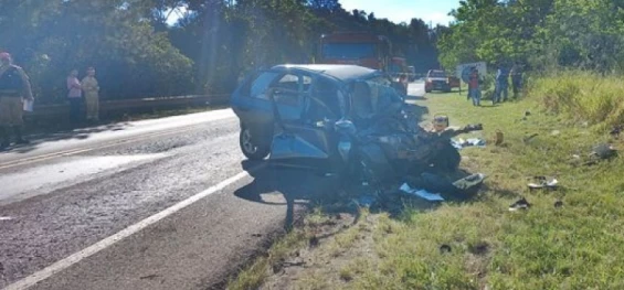 TRÂNSITO: Homem morre e mulher fica em estado grave em acidente na PR-180.