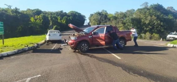 TRÊS BARRAS DO PARANÁ: Grave acidente na PR-180 deixa dois feridos.