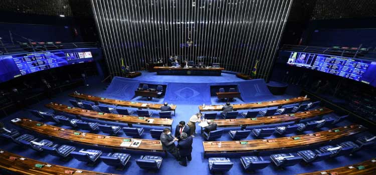 TRIBUTOS: Senado projeto autoriza IPVA zero para motos de até 170 cilindradas.