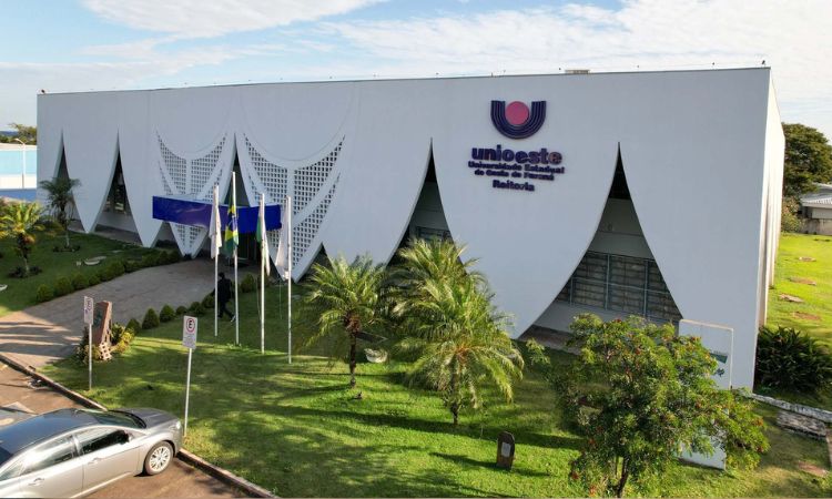 Unioeste abre PSS com salários de até R$ 7,6 mil para contratação de Agentes Universitários
