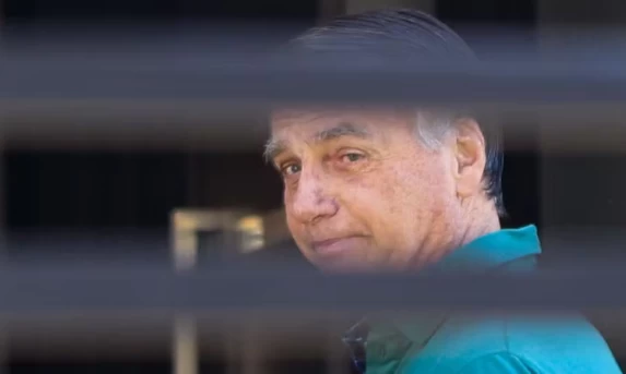 Urgência Médica: Após Novo Exame, Defesa de Bolsonaro Volta a Solicitar Cirurgia para Tratamento de Obstrução Intestinal