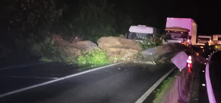 URGENTE: Rodovia BR-277 está totalmente interditada no Km 42, em Morretes.
