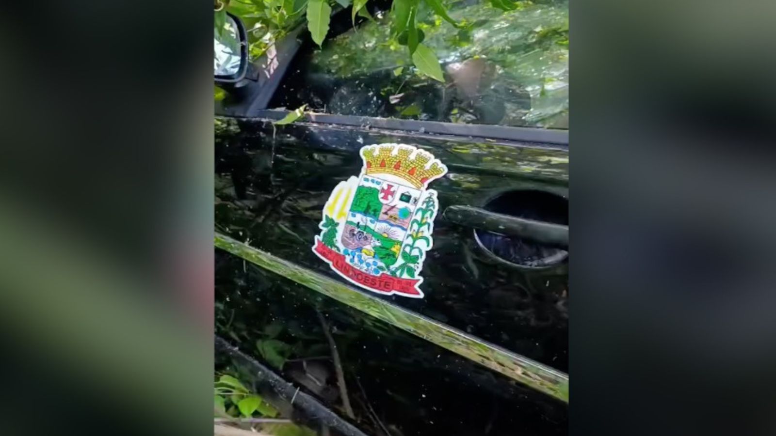 VEÍCULO DA PREFEITURA DE LINDOESTE CAI EM RIBANCEIRA EM CAPITÃO LEÔNIDAS MARQUES