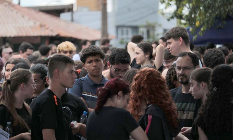VESTIBULAR UNIOESTE REÚNE MAIS DE 10 MIL CANDIDATOS; GABARITO PRELIMINAR SAI NESTA SEGUNDA